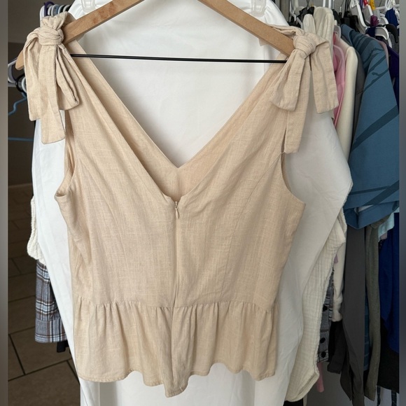 EXPRESS Chic Beige Peplum Top with Bow Straps Size Medium - Picture 5 of 9